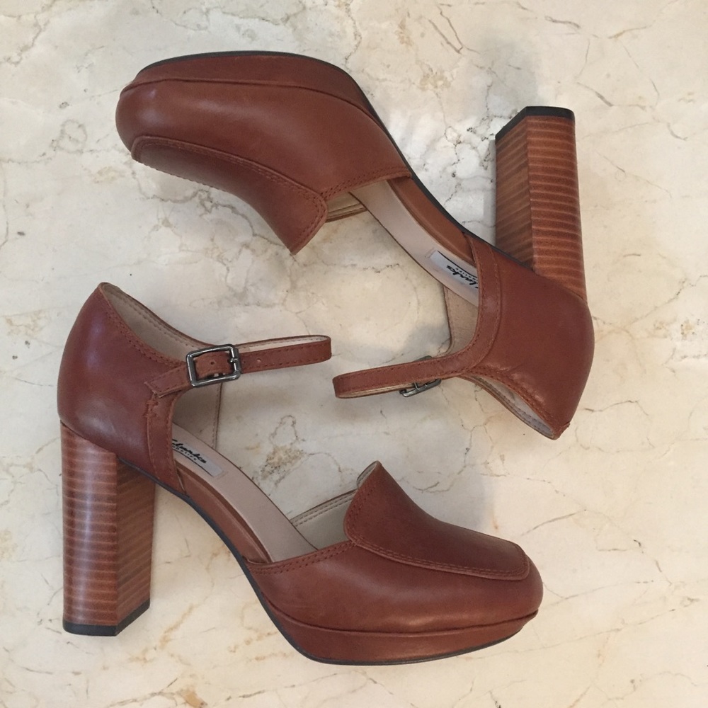 CLARKS - Brown Leather Heels - Womens Size 8